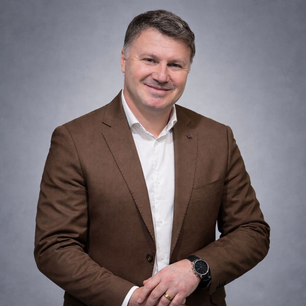 adrian-mitrovasili-profile-foto